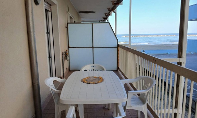 Valverde Apartment | CN010 - Cesenatico, large three-room apartment facing the sea with beach