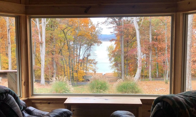 Jefferson City Cabin | CNU 10 min. Sevierville 45 min. Private dock, kayaks, fire pit. Ample Parking