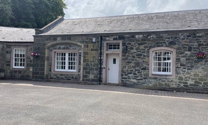 Perth Cottage | COACH HOUSE 4, pet friendly, with a garden in Perth