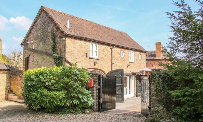 Madeley House | COACH HOUSE AT OLD VICARAGE, pet friendly, with a garden in Madeley