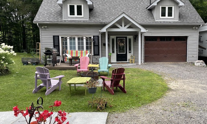 Bala House | Coach House in forest setting in Bala, Muskoka that has been recently remodeled.