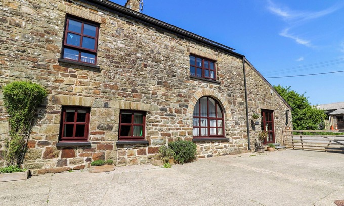 Penbryn Cottage | COACH HOUSE, pet friendly, character holiday cottage in Llangrannog