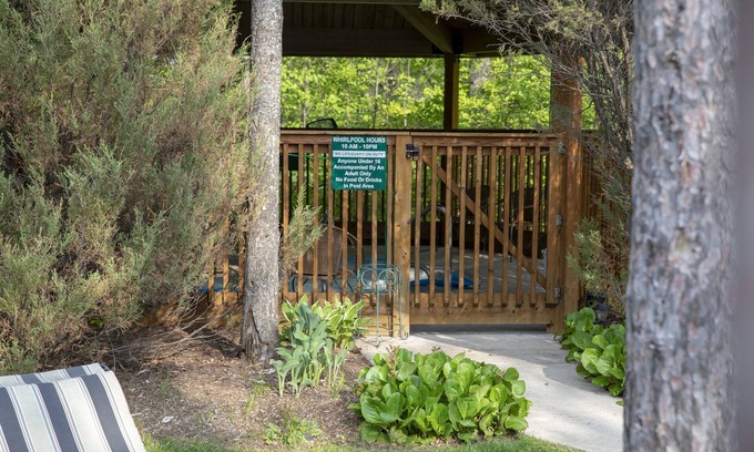 Sister Bay Hotel | Coachlite Inn
