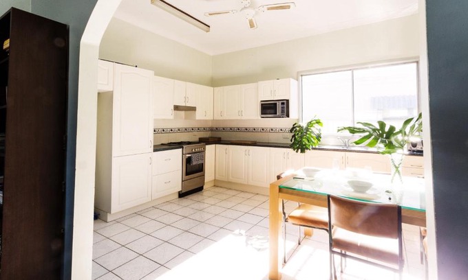 Cessnock House | Coal d' Vine Cottage - Cessnock NSW