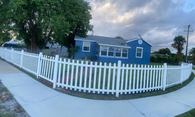 Lake Worth House | Coastal 1948 Cottage Near the Beach