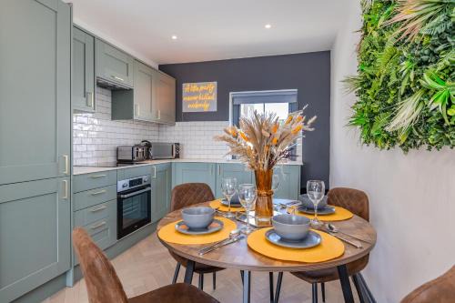 Montpelier Apartment | Coastal 3 Bedroom Sanctuary Near Brighton Beach
