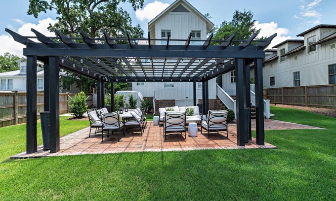 Fairhope Cottage | Coastal 4-bedroom cottage by Fairhope Pier with Golf Cart, WiFi, AC