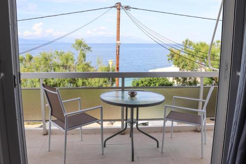 Paralia Porovitsis Apartment | Coastal Apartment on the Pedestrian Road