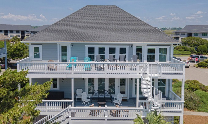 Shell Island House | Coastal Bliss! Great for Families! A Place where Memories are made!