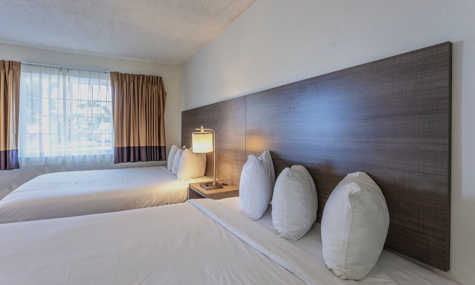 Morro Bay Hotel | Coastal Breeze Inn