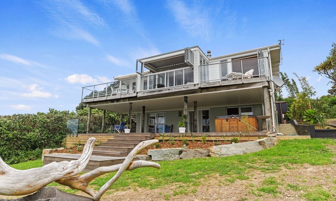 Langs Beach House | Coastal Calm - Langs Beach Holiday Home