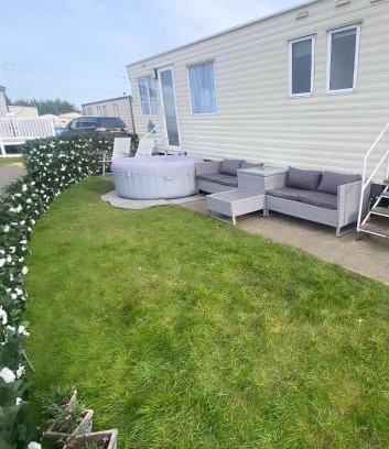 Brightlingsea Resort | Coastal caravan retreat