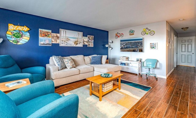 South End Condo | Coastal Charm –3BR/2BA Home w/Large Front Porch