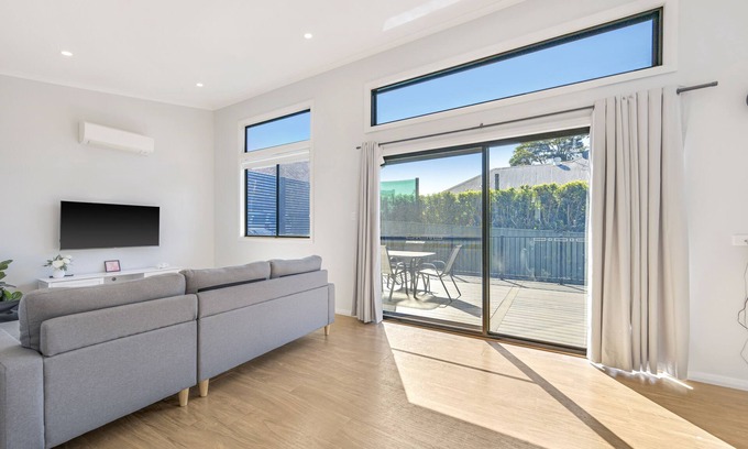 Port Macquarie Cottage | Coastal Charm - Freshly renovated 2 bedroom cottage, close to Port's CBD