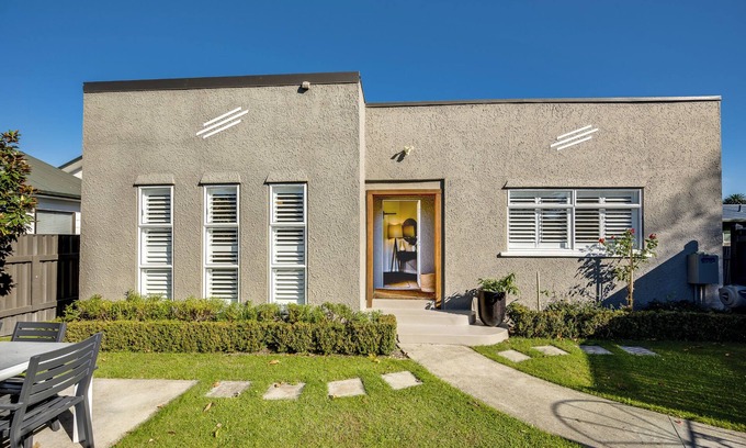 Napier House | Coastal Charm - Napier Holiday Home