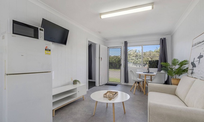 Crescent Head Apartment | Coastal Chic Apartment Only Minutes to the Beach
