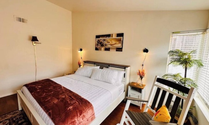Marina House | Coastal City Haven