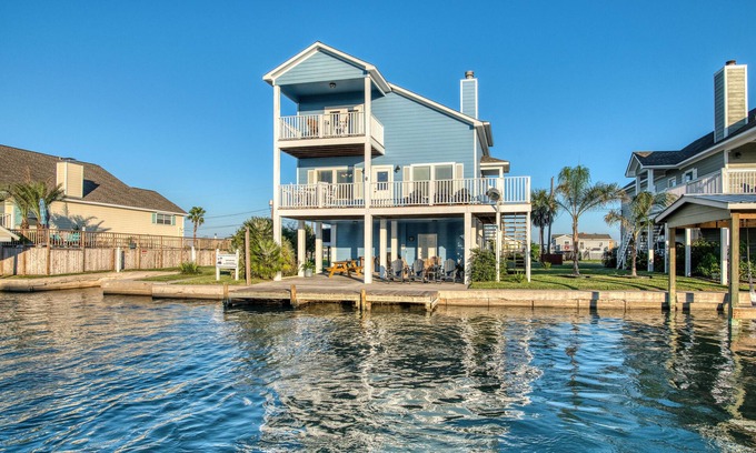 Rockport House | Coastal Class Waterfront - "Your Home away from Home"