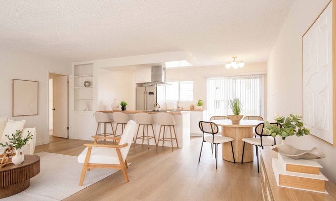 Wilshire Montana Apartment | Coastal Comfort, 2BR Montana