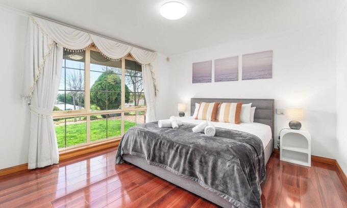 Hallett Cove House | Coastal Comfort 4BR Vacation Home in Hallett Cove
