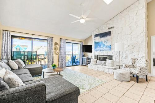 Surfside Beach Apartment | Coastal Comforts