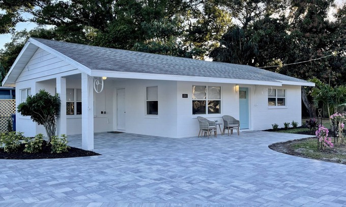 Bradenton House | Coastal Cottage House - Close to Beaches! Welcome to Paradise!