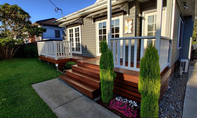 Towradgi House | Coastal Cottage - Pet Friendly