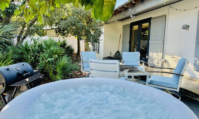 El Centro Beach House | Coastal Cutie - 2 Blocks 2 Beach