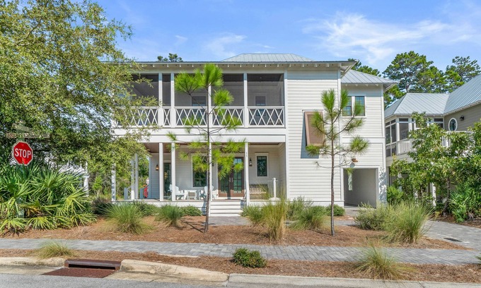 Lakeside at Blue Mountain Beach House | Coastal Elegance/Modern Comfort-golf cart included – 4 free bikes-walk to beach