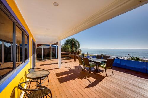 Te Awanga House | Coastal Embrace - Te Awanga Seaview Escape