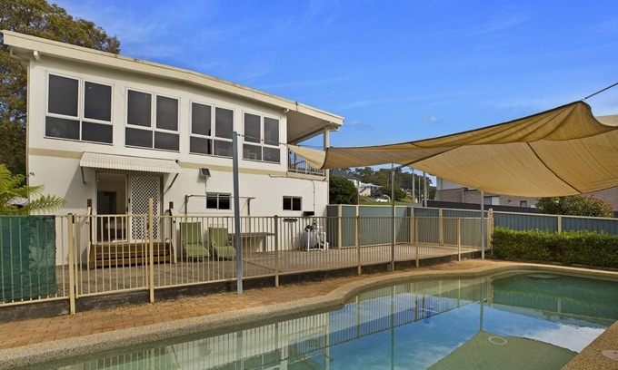 Toronto House | Coastal Escape - Fabulous family home with pool in perfect location