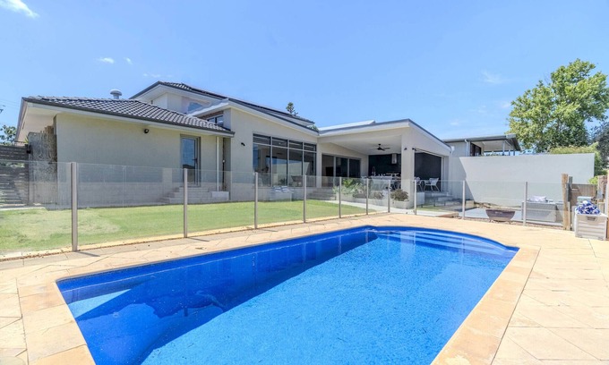 Mullaloo House | Coastal Escape Near Mullaloo Beach!
