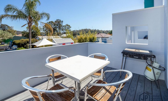 Batemans Bay House | Coastal Escape: Spacious 3-Story Beachside Home