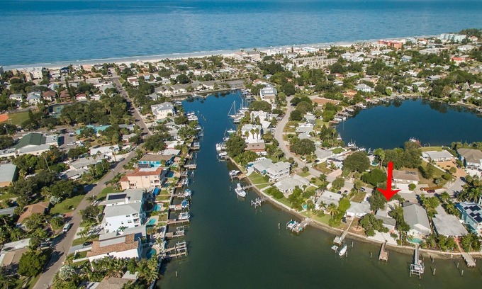 Indian Rocks Beach Apartment | Coastal Escape - Indian Rocks Beach 2 Bedroom Apts by Redawning