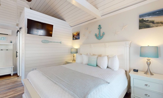 Lower Township Cottage | Coastal Estate – Private Cottage with King Bed & Pool Access