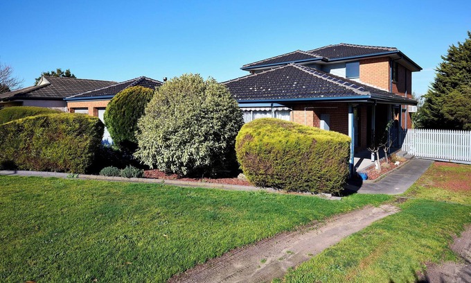 Mornington House | Coastal Family Entertainer