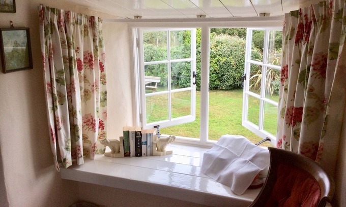 Saint Gennys Other | Coastal farmhouse near Crackington Haven