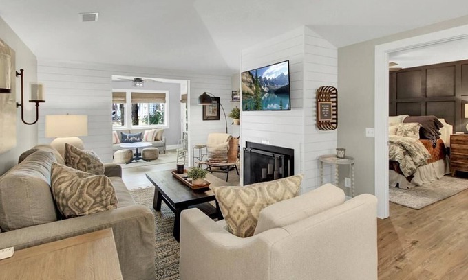Twin Oaks Cottage | Coastal Farmhouse. Incredible Renovation. Nicest Decor on the Island! $250 Beach Gear Credit Avail
