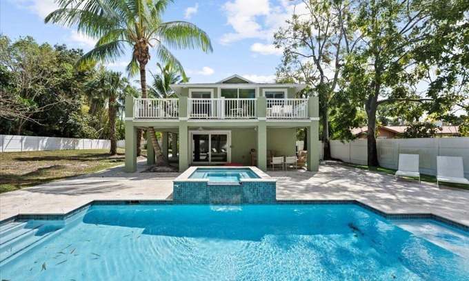 Jupiter House | Coastal Getaway: 4BR Home - 5 Min to Jupiter Beach