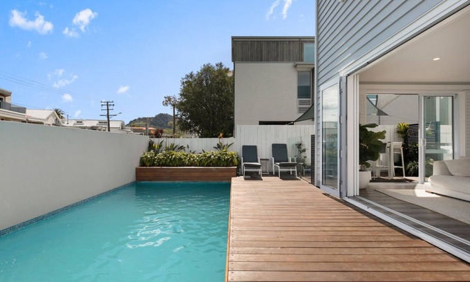 Mount Maunganui House | Coastal Getaway with Pool - Central Mount Maunganui, Spacious 5 Bedroom Home