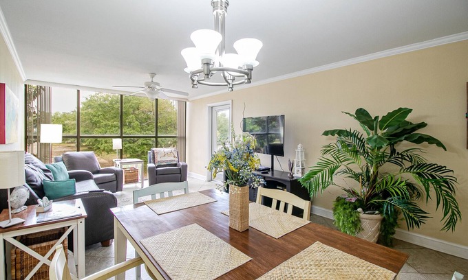 Biloxi Villa | Coastal Glam 207 30 NIGHTS OR MORE