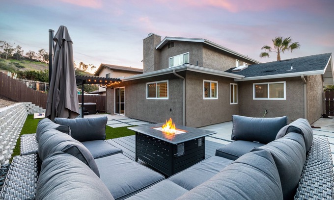 Oceanside House | Coastal Home Perfect for Large Families and Groups of Friends