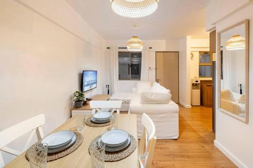 Taguig Apartment | Coastal Inspired 2BR Condo I Fast Wi-Fi I Near BGC