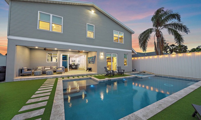 Southgate House | Coastal Lodge | Private POOL + Hot TUB
