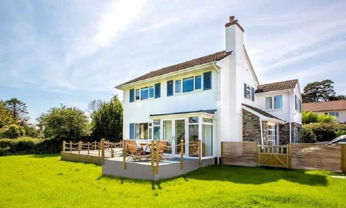Carlyon Bay House | Coastal Luxury near Fowey - 5 mins to Beach & Golf
