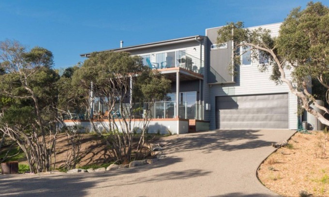 Rye House | Coastal Luxury - Perfect for 2-3 families to enjoy fabulous open plan living.