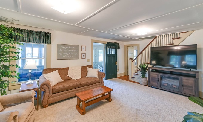 Bath House | Coastal NC Vacation Rental: Pamlico River Views!