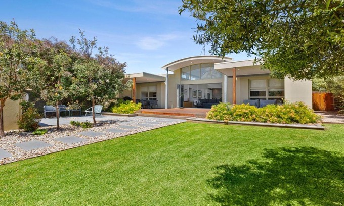 Ocean Grove House | Coastal paradise just metres from the beach
