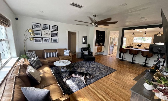 Fort Walton Beach Cottage | Coastal Paws Retreat: Where Canines and Coastlines Collide!