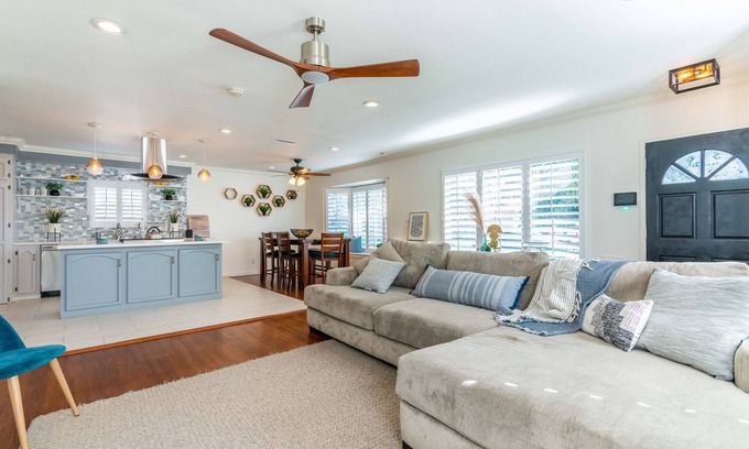 Harbor House | Coastal Retreat Centrally located